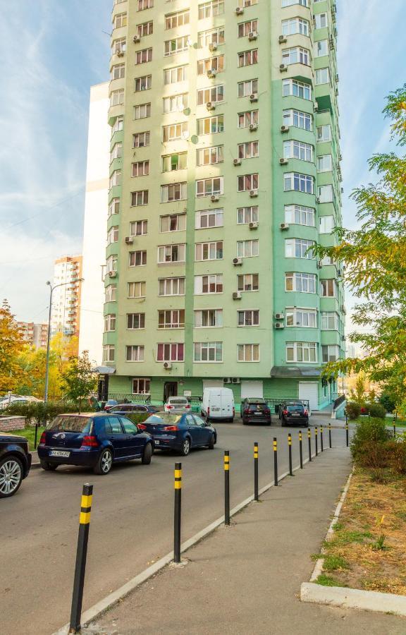 Квартиры по улице Феодосийская, 1-А Киев Экстерьер фото